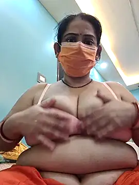 diyam4002 online show from February 2, 2026, 7:46 pm