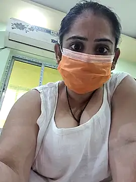 diyam4002 online show from February 5, 2026, 9:05 am