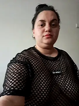 Snapshot of Yasmine_love chatting on February 3, 2026, 2:33 pm Yasmine love online show from February 3, 2026, 2:33 pm