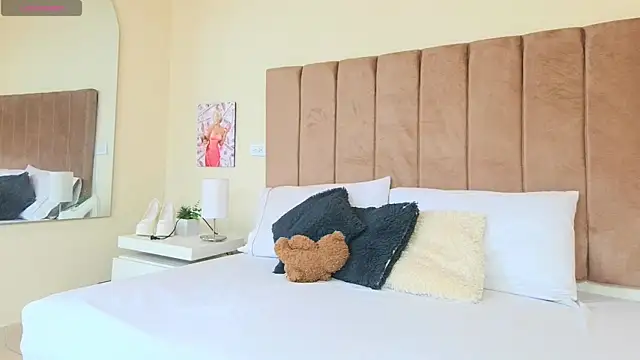 LANA LARSEN online show from April 1, 2026, 1:41 pm