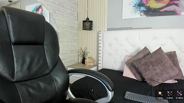 isabella  lux online show from February 18, 2026, 8:27 pm