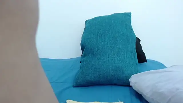 ElizabethMiler online show from April 17, 2026, 3:15 pm