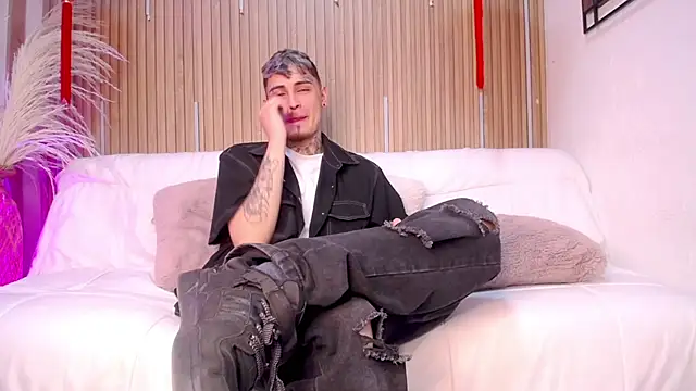 Snapshot of Max_Hader chatting on March 2, 2026, 4:35 am Max Hader online show from March 2, 2026, 4:35 am