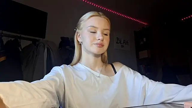 ChongTreece online show from February 4, 2026, 5:13 am