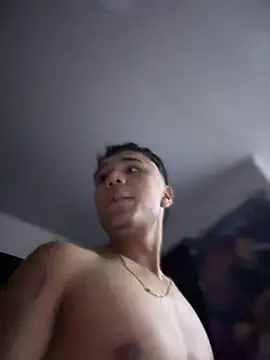 Snapshot of CreamKingg chatting on February 1, 2026, 3:05 am CreamKingg online show from February 1, 2026, 3:05 am