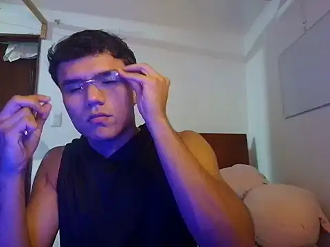 CreamKingg online show from April 17, 2026, 12:35 am