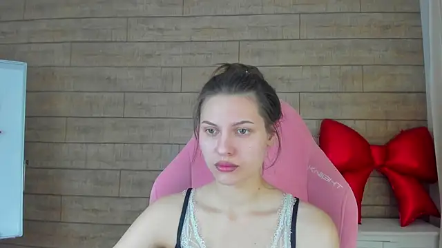 Snapshot of AliceVersal chatting on February 19, 2026, 4:42 am AliceVersal online show from February 19, 2026, 4:42 am