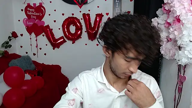 Snapshot of Caius_fox chatting on February 14, 2026, 11:21 am Caius fox online show from February 14, 2026, 11:21 am