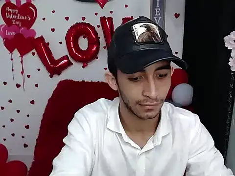 Snapshot of Caius_fox chatting on February 15, 2026, 5:01 pm Caius fox online show from February 15, 2026, 5:01 pm