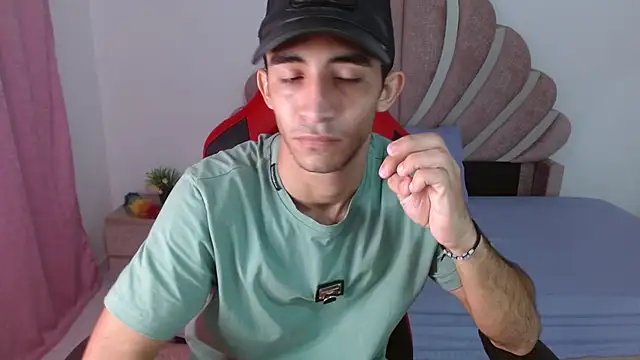 Snapshot of Caius_fox chatting on February 8, 2026, 11:19 am Caius fox online show from February 8, 2026, 11:19 am