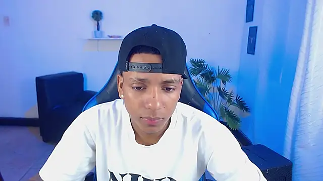 ostinn18 online show from March 6, 2026, 2:01 pm