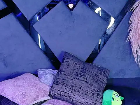 KylieWhitee online show from March 21, 2026, 1:51 am