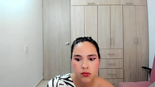 Hannakitten77 online show from February 5, 2026, 10:38 pm