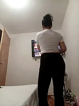 Snapshot of luna_pinky chatting on February 13, 2026, 6:08 pm luna pinky online show from February 13, 2026, 6:08 pm