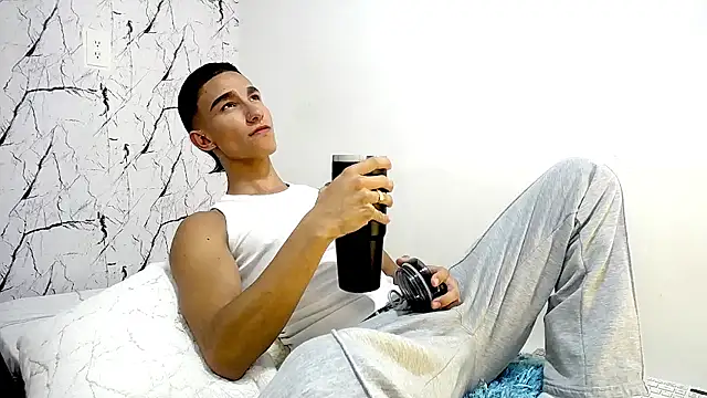 BabyAndy  online show from July 1, 2026, 10:54 pm