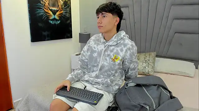 Snapshot of Raphael_Nyon chatting on February 25, 2026, 11:32 am Raphael Nyon online show from February 25, 2026, 11:32 am