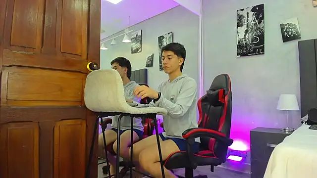 Snapshot of Raphael_Nyon chatting on March 1, 2026, 3:50 am Raphael Nyon online show from March 1, 2026, 3:50 am