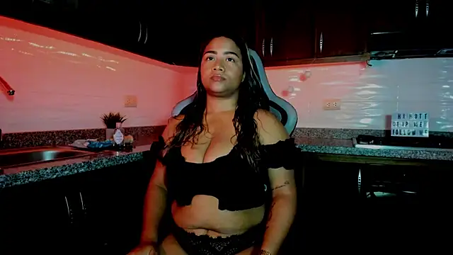 Scarlet vibe07 online show from February 5, 2026, 7:43 pm