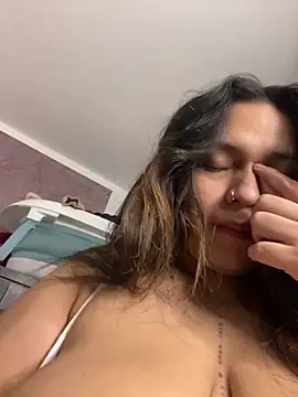 Snapshot of chiara_andrew chatting on February 8, 2026, 7:39 am chiara andrew online show from February 8, 2026, 7:39 am