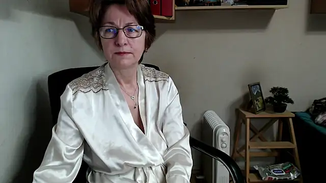 katemodel online show from February 18, 2026, 7:49 am