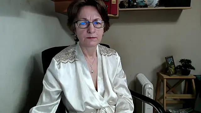 katemodel online show from February 17, 2026, 7:38 am