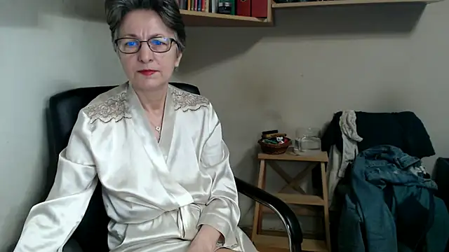 katemodel online show from December 14, 2025, 7:47 am