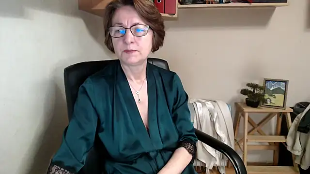 katemodel online show from May 10, 2026, 5:44 am