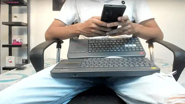 milo cruz  online show from April 4, 2026, 5:03 am