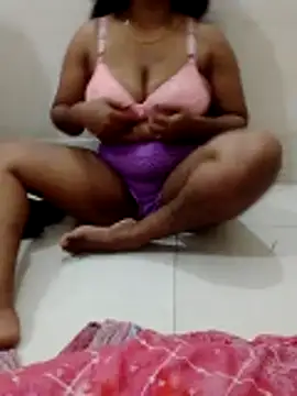 angel-rosse online show from April 19, 2026, 3:46 pm