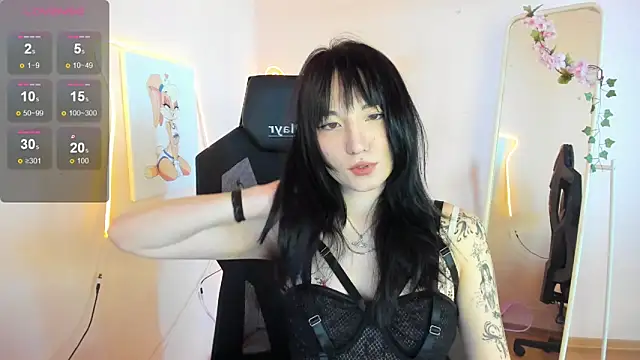 AliceeinWonderlanddd online show from May 17, 2026, 2:22 am