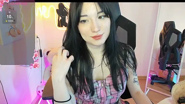 AliceeinWonderlanddd online show from March 22, 2026, 5:10 am