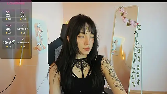 AliceeinWonderlanddd online show from May 9, 2026, 2:04 am