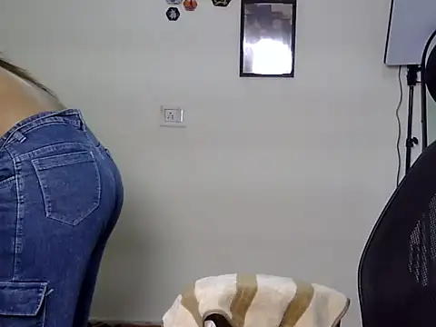 Snapshot of Curvy_Natasha chatting on February 6, 2026, 8:32 am Curvy Natasha online show from February 6, 2026, 8:32 am