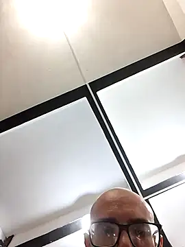 Robsonitj90 online show from February 13, 2026, 11:16 pm