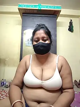 Snapshot of Curvy_Trisha chatting on July 17, 2026, 8:28 pm Curvy Trisha online show from July 17, 2026, 8:28 pm