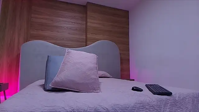 shaina adams online show from February 15, 2026, 11:53 am