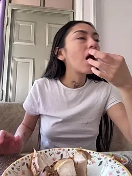 Bonny Eva online show from April 12, 2026, 7:50 pm