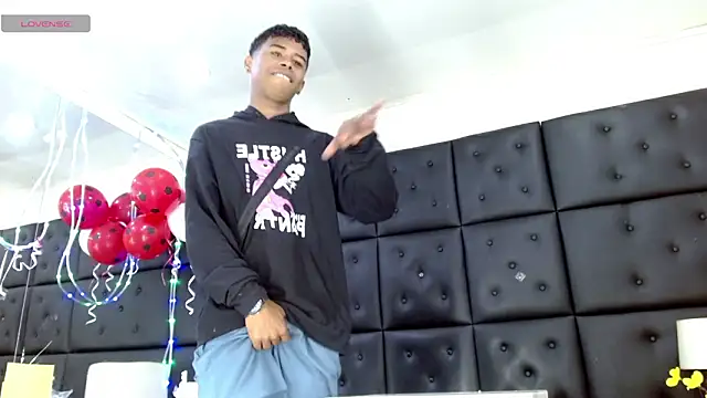 Snapshot of TonnyMarck chatting on February 16, 2026, 3:27 am TonnyMarck online show from February 16, 2026, 3:27 am