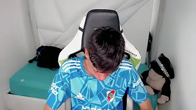 Liarr  online show from February 28, 2026, 8:08 pm