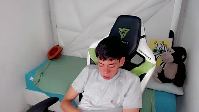 Liarr  online show from February 16, 2026, 8:07 pm