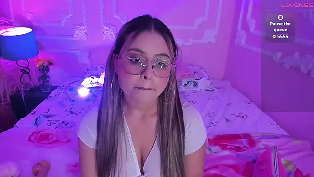 Snapshot of AngellVisen chatting on February 10, 2026, 8:08 pm AngellVisen online show from February 10, 2026, 8:08 pm