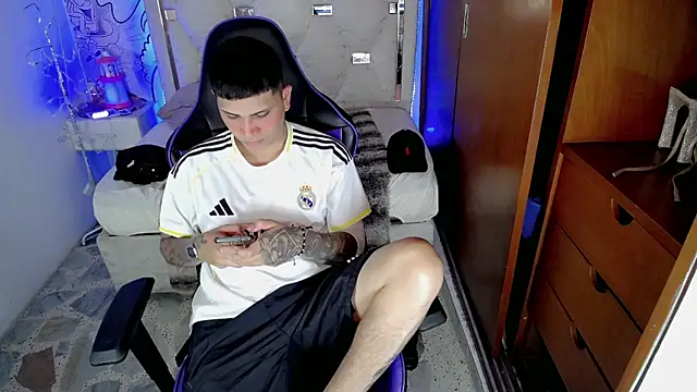 Black diamondd  online show from April 15, 2026, 4:55 pm