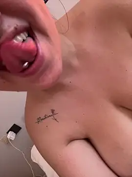 ladysofi02 online show from June 16, 2026, 11:21 am