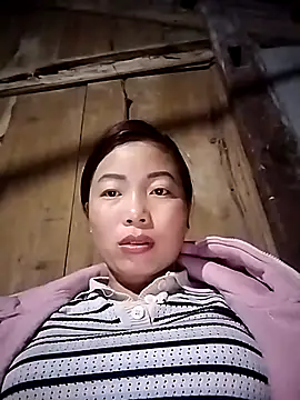 Ella-aa online show from February 15, 2026, 10:30 pm