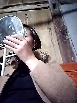 Ella-aa online show from February 5, 2026, 9:54 pm