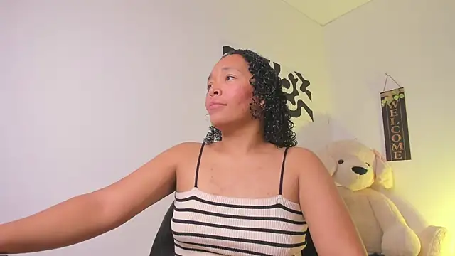 Snapshot of Nia13 chatting on February 26, 2026, 1:05 am Nia13 online show from February 26, 2026, 1:05 am