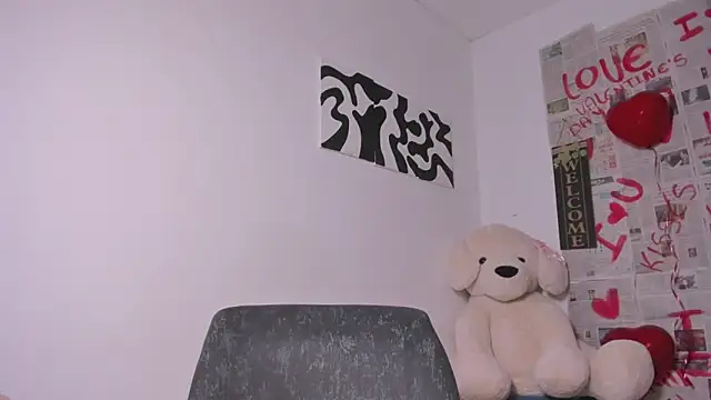 Snapshot of Nia13 chatting on February 17, 2026, 6:33 am Nia13 online show from February 17, 2026, 6:33 am