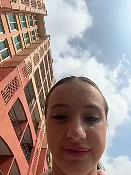 MiaTee online show from April 15, 2026, 2:06 am