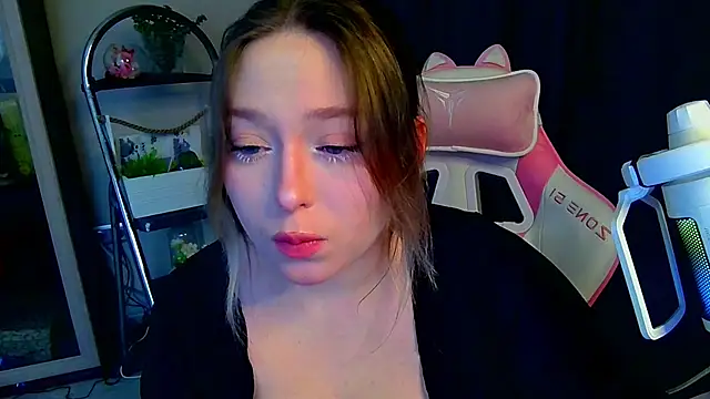 Snapshot of Emiliaaah chatting on March 13, 2026, 5:51 pm Emiliaaah online show from March 13, 2026, 5:51 pm