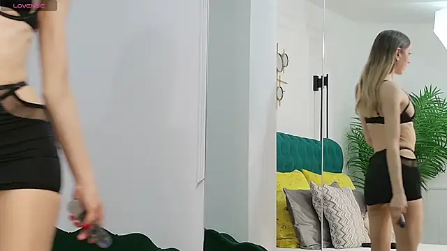 IrisLayne online show from April 5, 2026, 4:41 am